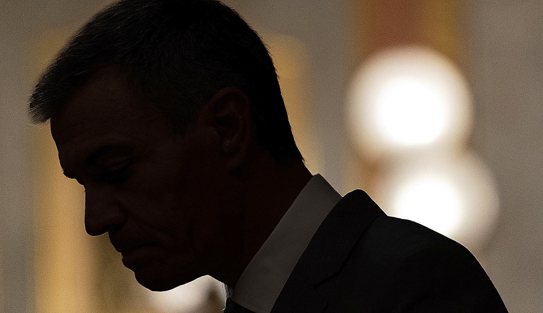 Pedro Sánchez en un evento político, reflejando la crisis de su gobierno.