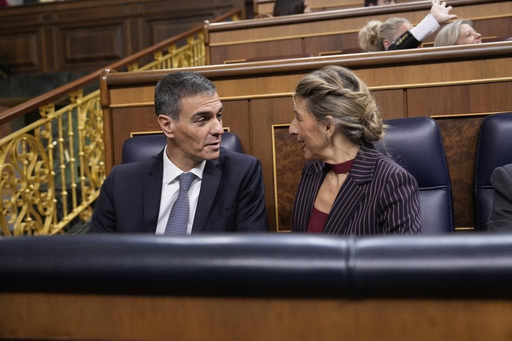 Diputados en el Congreso discuten la reforma ley nietos en un ambiente tenso.
