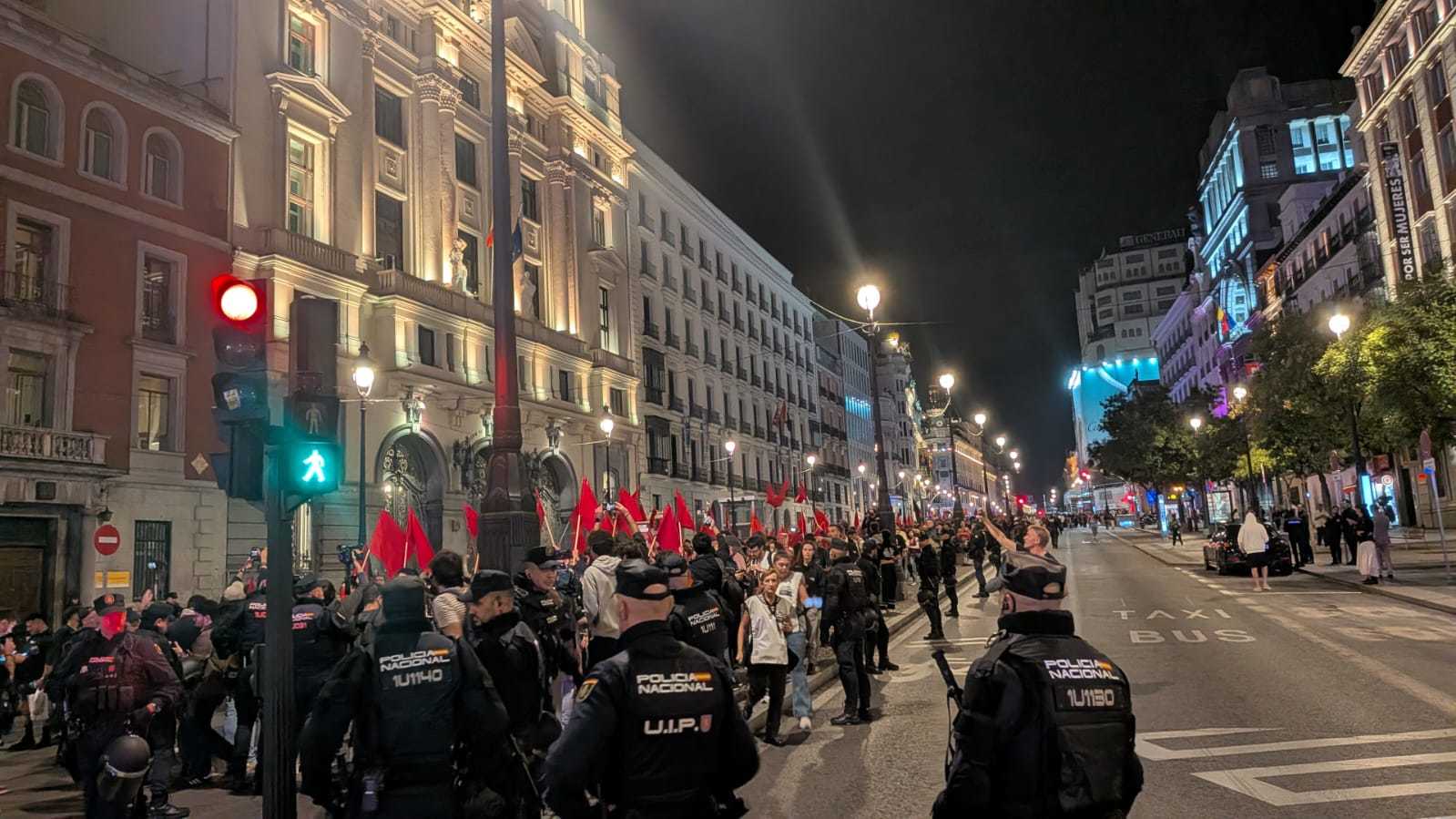 Protestas en Madrid reúnen a 50,000 personas en un escenario de tensión social y reformas restrictivas