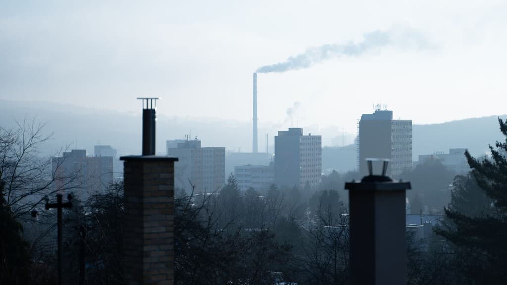 Aumento de partículas en el aire en 2026 deteriora la salud bucal en ciudades españolas