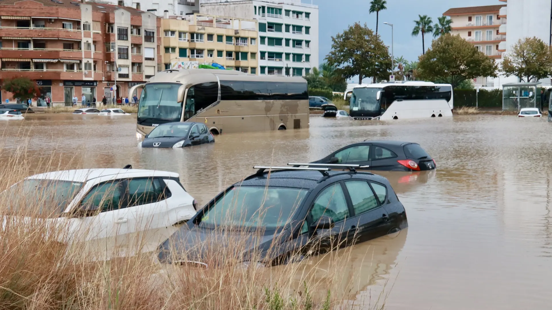 Inundaciones en la costa mediterránea con calles anegadas y evacuaciones en marcha